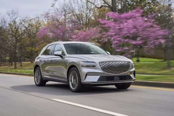 2023 Genesis Electrified GV70